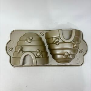 Nordic Ware Beehive Baking Pan 10 Cups USA Platinum Collection